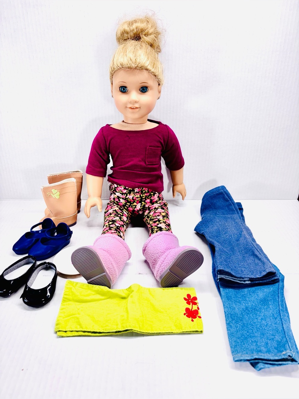 American Girl Pleasant Co. Elizabeth Cole Doll With Shoes & Clothes 2008 Retired
